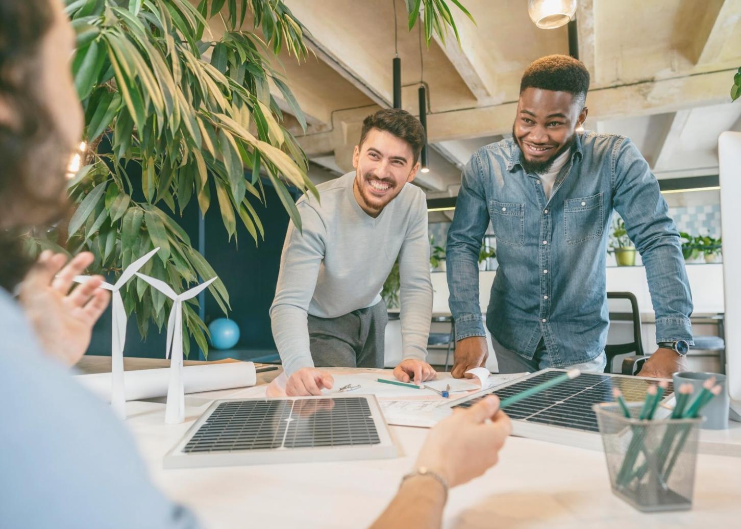 Espace de travail organisé pour l'apprentissage financier à distance